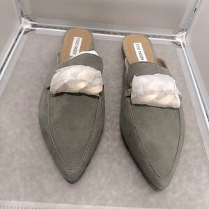 NEW - Steve Madden - Green Flats